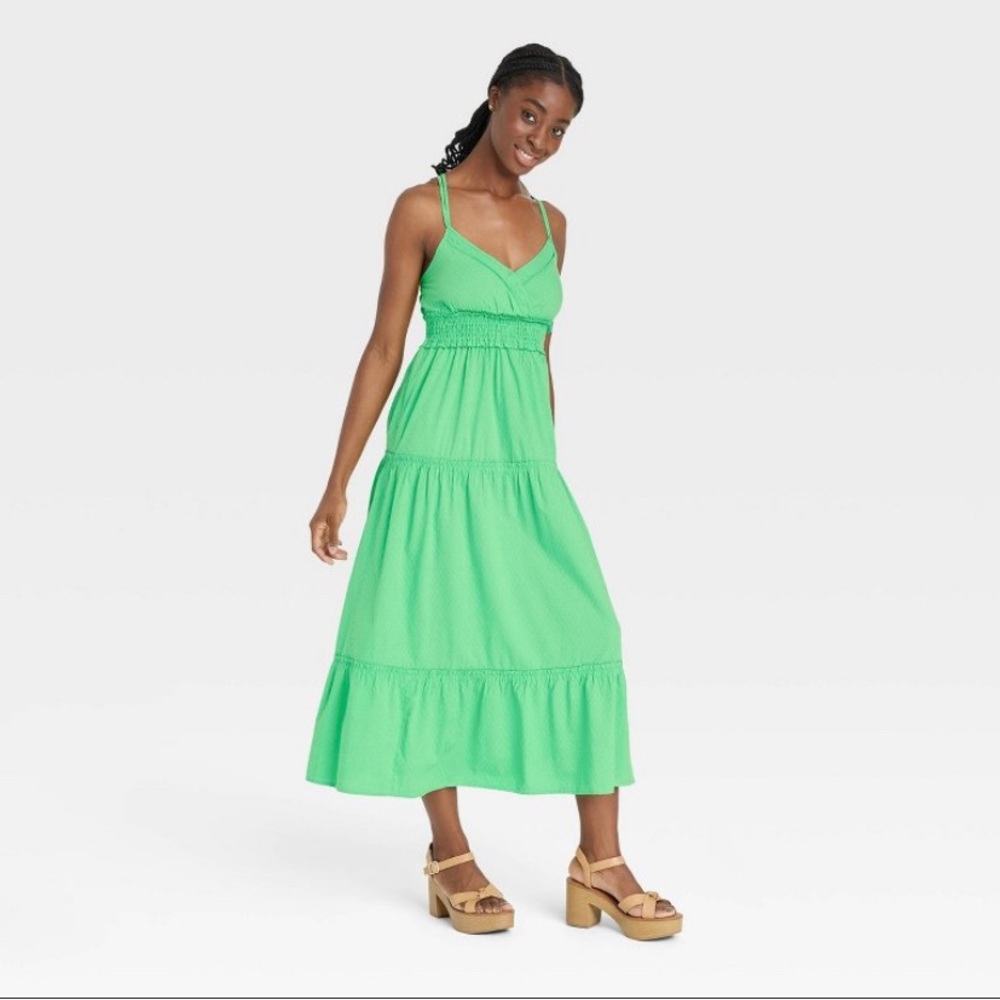 ✨NWT✨ Women's Sleeveless Dress - Universal Thread™
Green